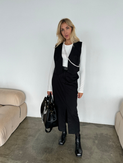 Юбка с разрезом чёрная