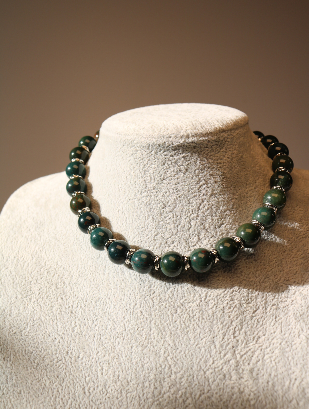 Чокер из гелиотропа «Хранитель глубин»