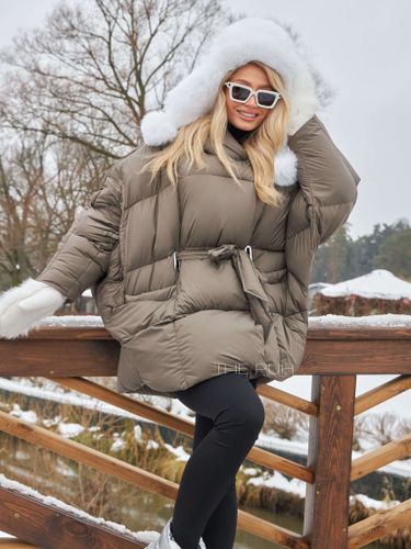 Пуховик летучая мышь с поясом в цвете капучино