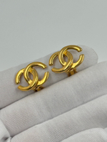 Миниатюрные клипсы в виде лого Chanel