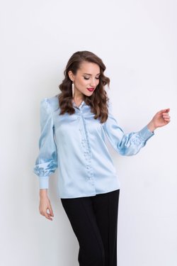 Блуза с рюшами в голубом цвете