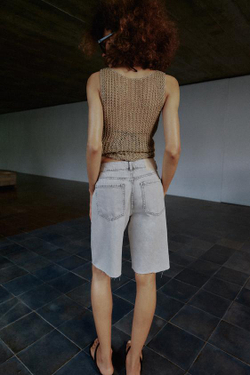 ZARA ДЖИНСОВЫЕ ШОРТЫ Z1975 СО СРЕДНЕЙ ПОСАДКОЙ, СВЕТЛО-СЕРЫЙ