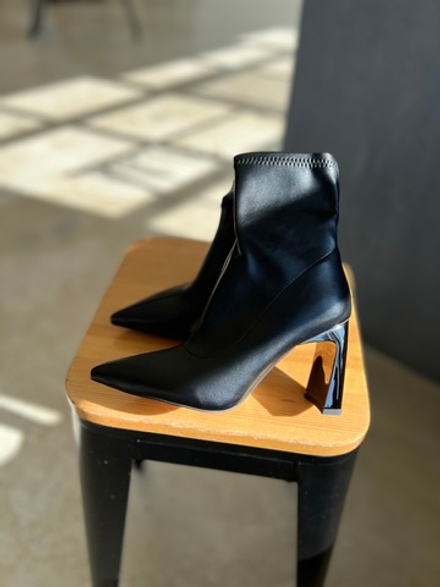Ботильоны с контрастным каблуком