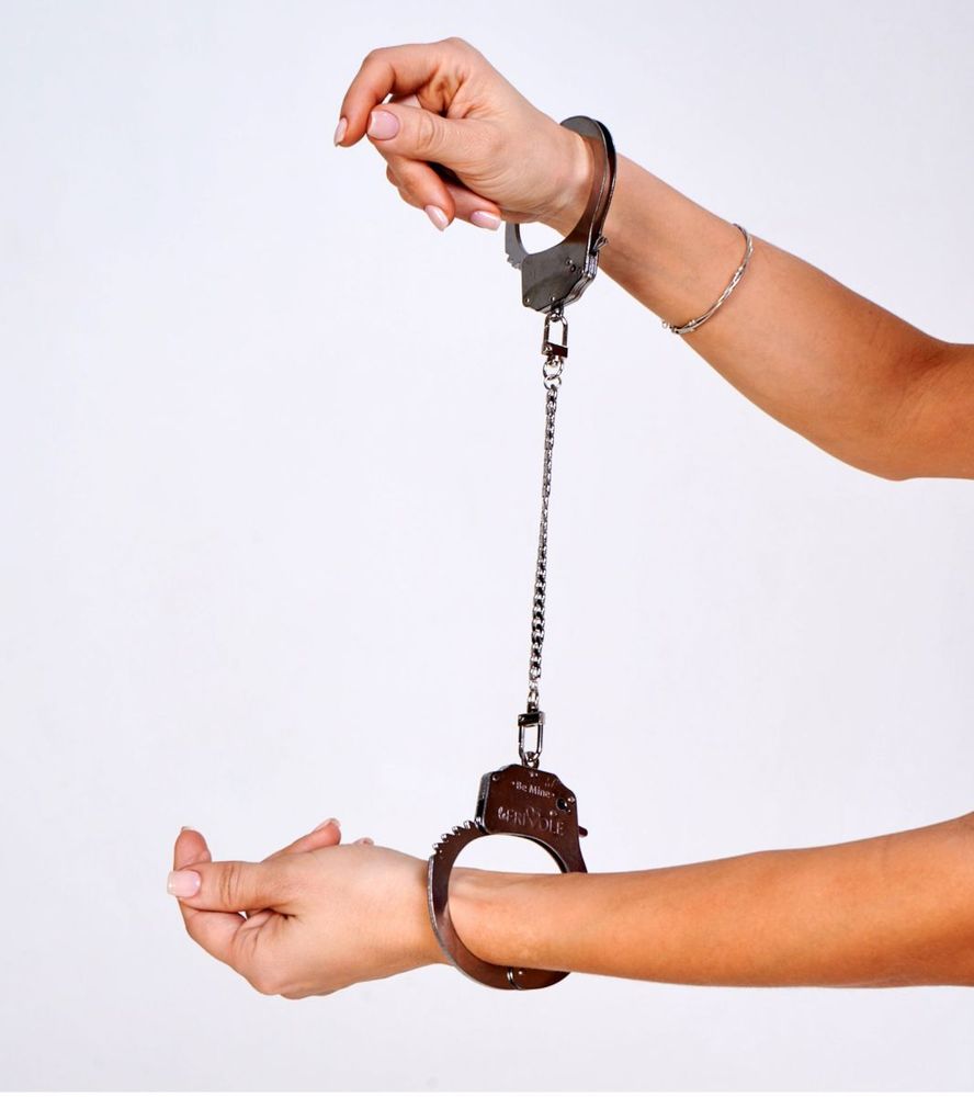 Эксклюзивные наручники со сменными цепями (Be Mine) (One Size)