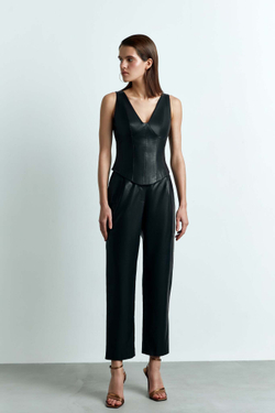 Укороченные брюки на завышенной талии