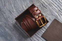 Ремень из гладкой итальянской кожи, цвет «коньяк», латунная пряжка