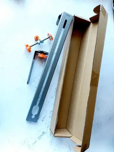 Потолочный, стеновой кронштейн для крепления лазерного уровня.