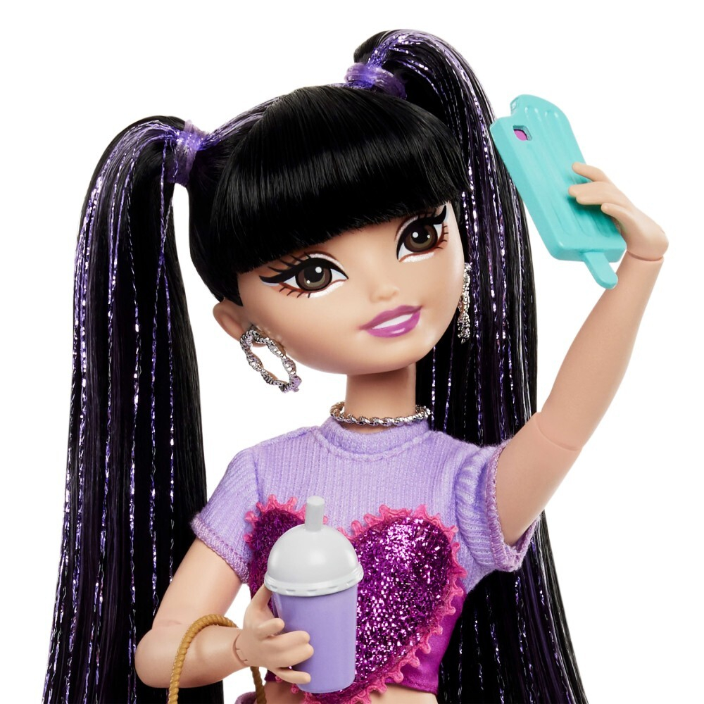 Barbie Dream Besties - модная кукла Рене + 8 аксессуаров HYC24 / артикул   HYC20 HYC24  / GTIN 194735243303