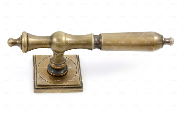 Ручка латунная дверная Удлиненная на квадрате