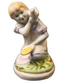 Фарфоровая статуэтка "Девочка с голубем" Полонский ЗХК