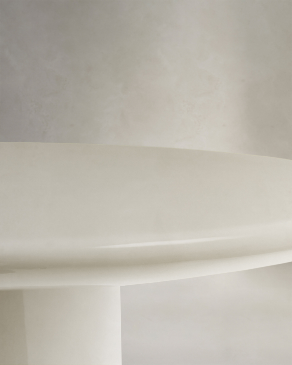 Журнальный столик Albanella из цемента с глянцевой белой отделкой Ø110 см