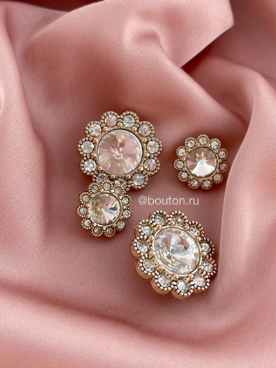 Пуговицы Золотой цветок белые стразы