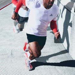 Женские кроссовки для бега adidas Hyperboost Edge W Белый-Красный