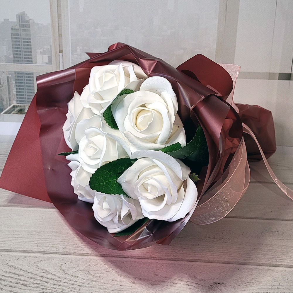 Букет мыльных роз белых, в коричневом, 7 штук