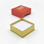 Футляр картонный под серьги и подвеску с возможностью логотипа.