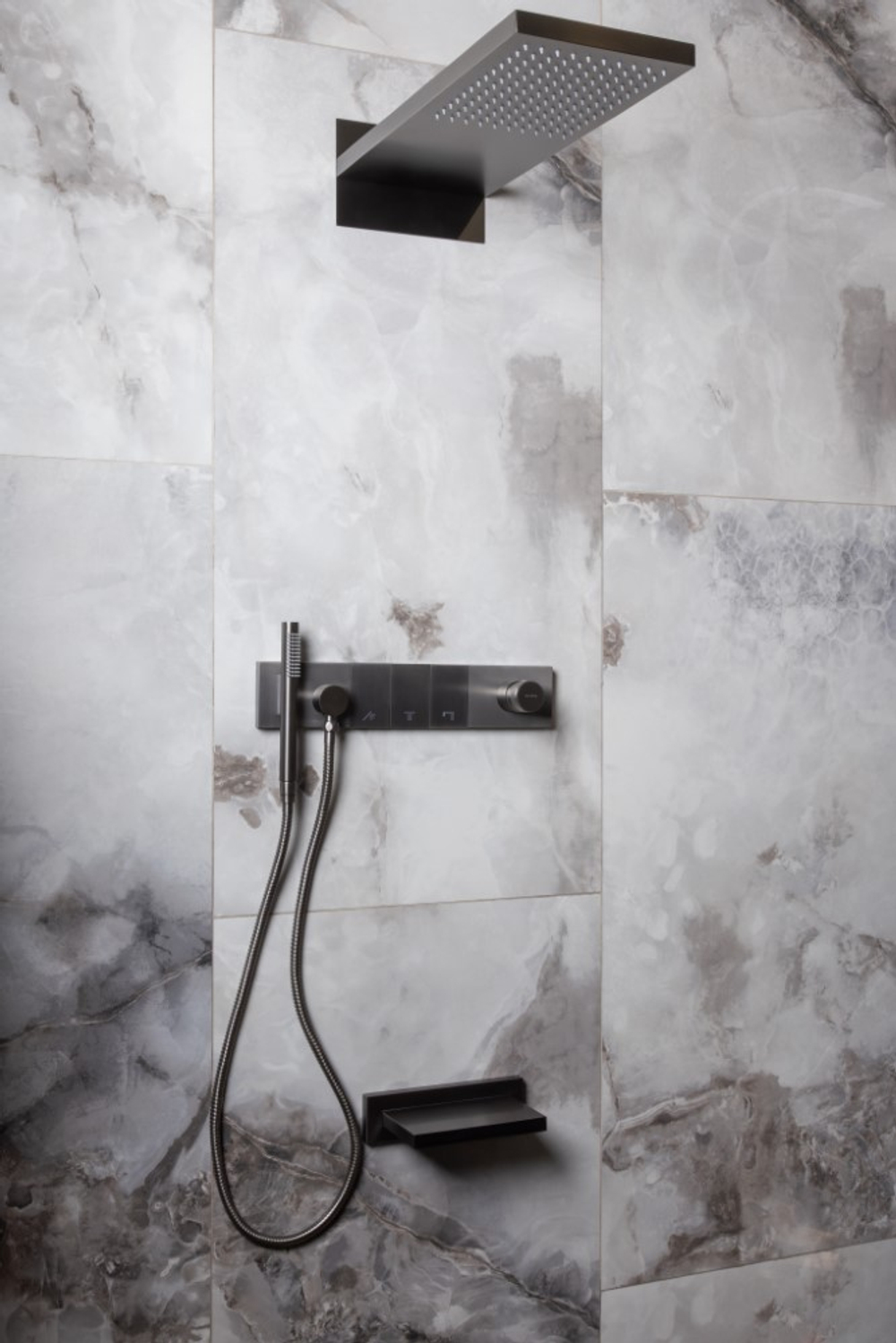 Смеситель ZODIAC с ручным душем GUN METAL