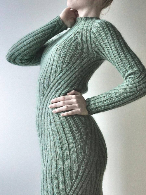 Описание по вязанию платья спицами "Figure"