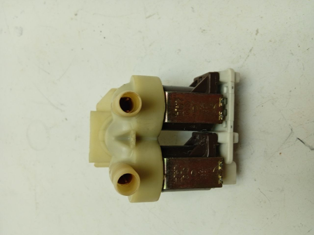 WFC1662OE кт8 Клапан подачи воды для стиральных машин Bosch  Siemens б/у