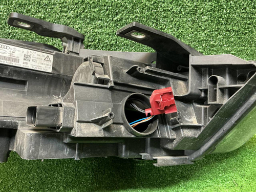 Фара левая Audi Q3 (2011-2014) ксенон