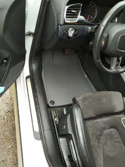 Автоковрики для AUDI A4, B8 (2007-2015). Крепеж на всех коврах.