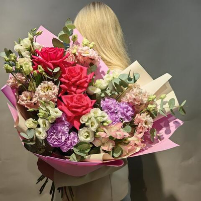 Букет "Морель" (французская роза, диантус/гвоздика, эустома/лизиантус, альстромерия, эвкалипт)