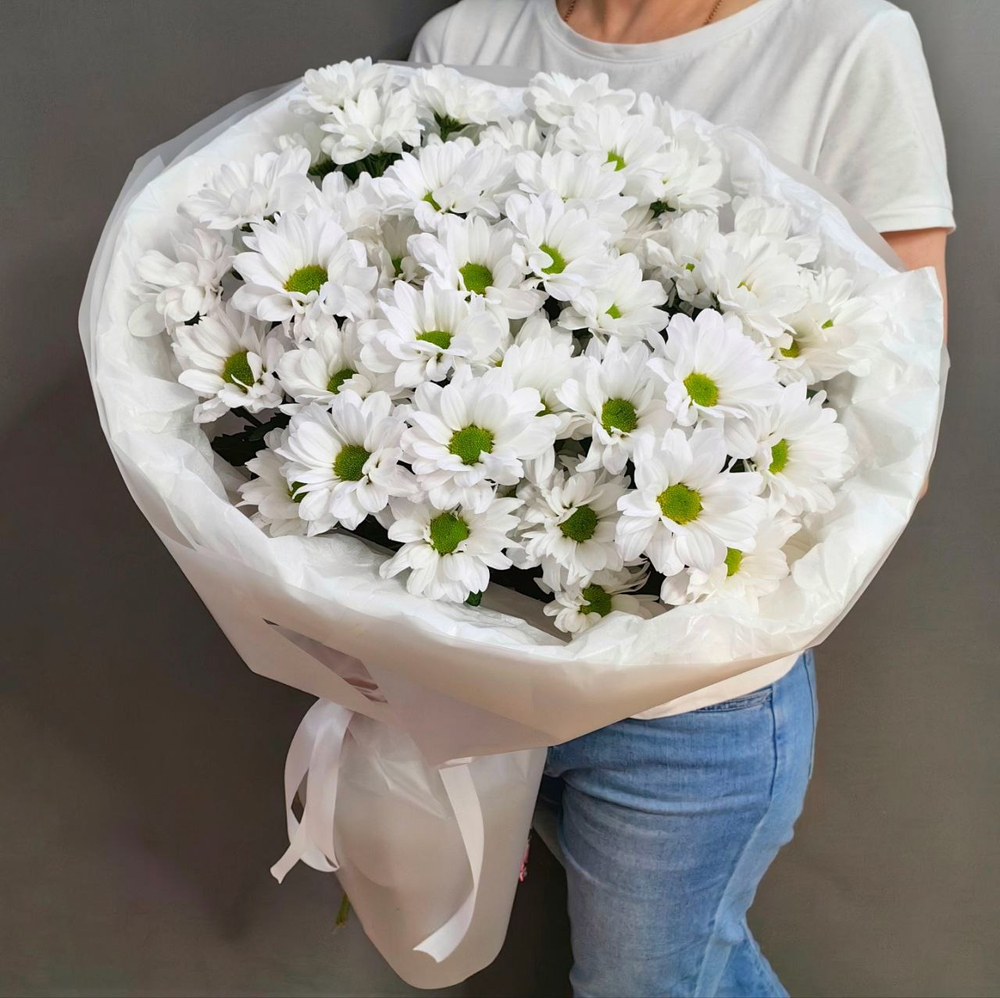 Букет из 7 белых кустовых хризантем сорта "Kennedy white"