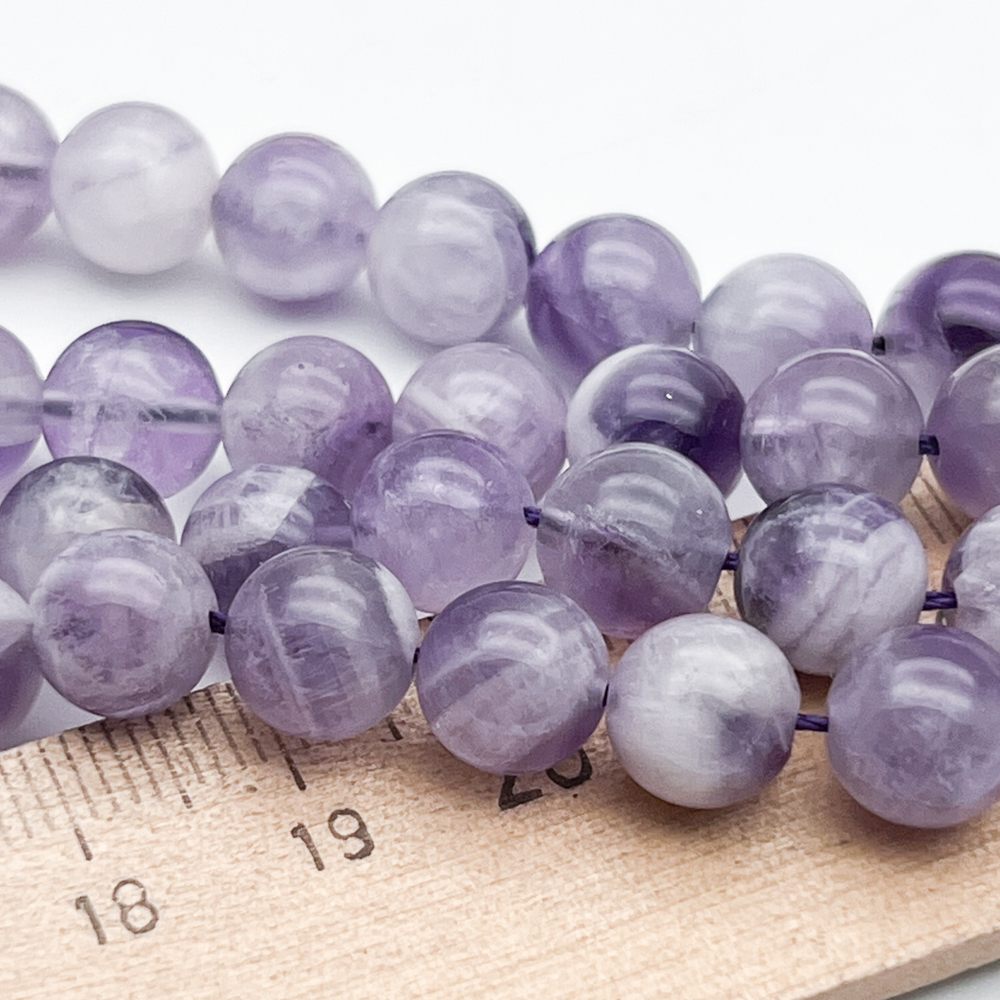 Аметист бусины, диаметр 8,4-8,6 мм, цена за 22-23 шт (1/2 нити)