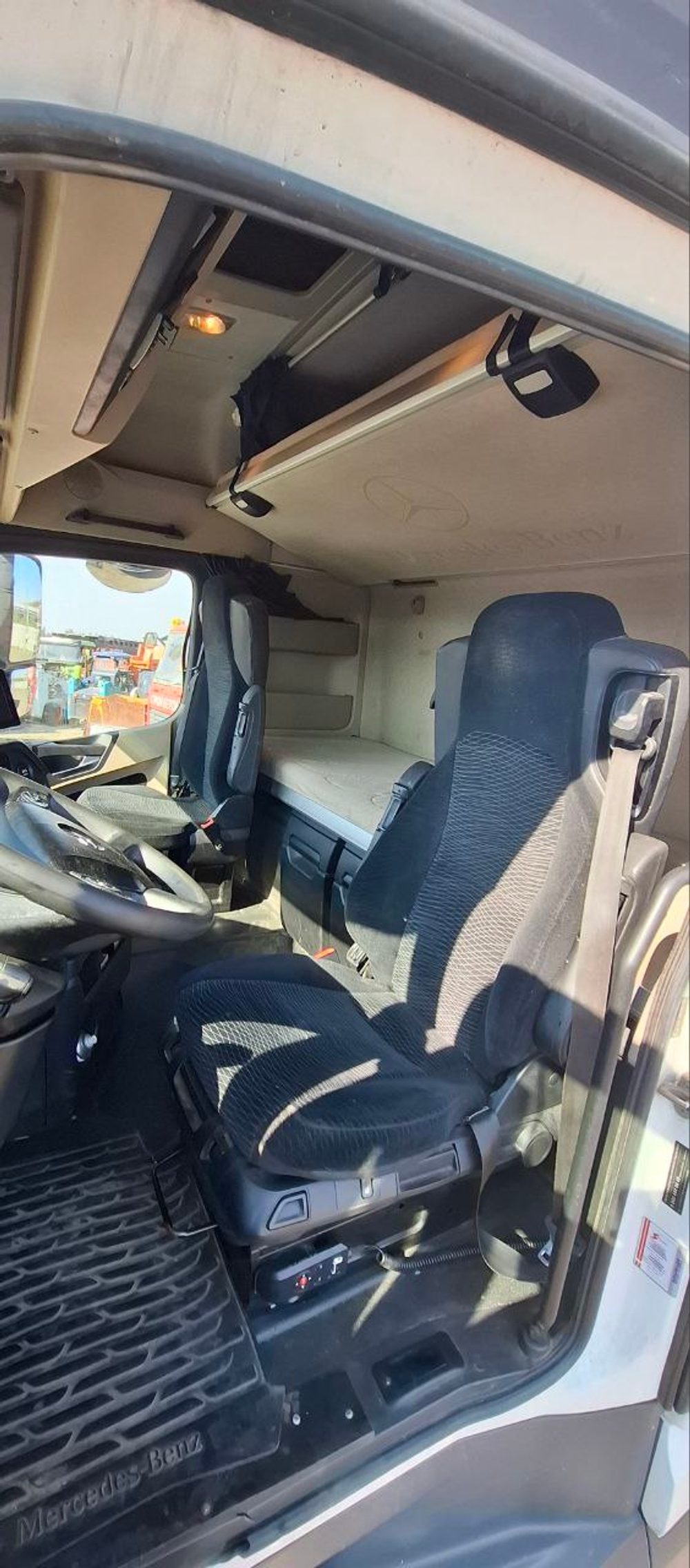 Mercedes-Benz ACTROS 4x2 Седельный тягач 1845 LS (Дизельный, 12,8 л, 476 л.с., МТ)