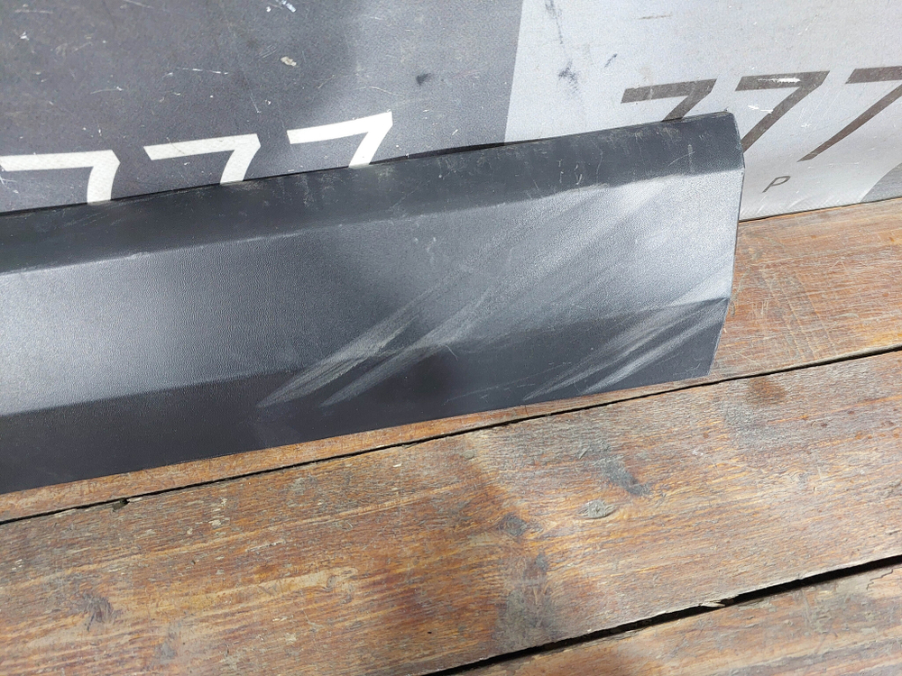 Накладка двери передней правой Kia Seltos 19-нв Б/У Оригинал 87722Q5000