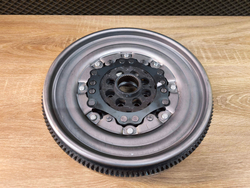 Маховик LUK DQ381 dsg7 0gc