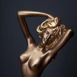 Скульптура Девушка на камне Бронза