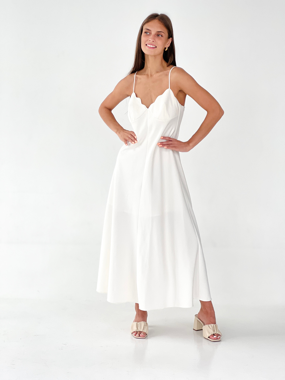 Платье на брителях