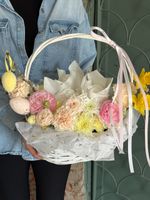 Корзина пасхальная в нежных оттенках размер L-Кулич 150 гр 3 шт