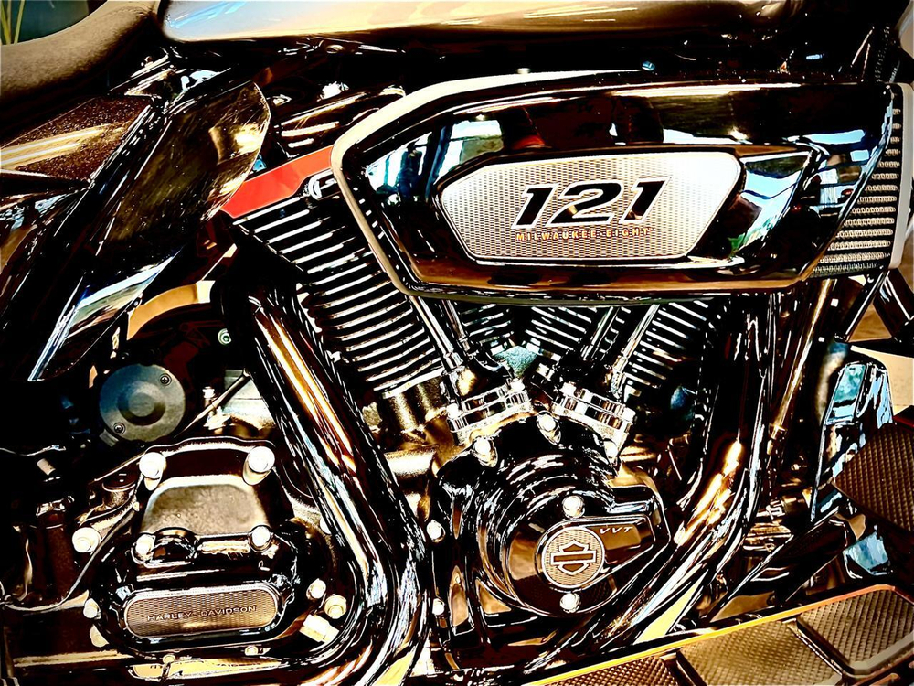 Harley-Davidson CVO Road Glide 121 (Raven Fade) 2025