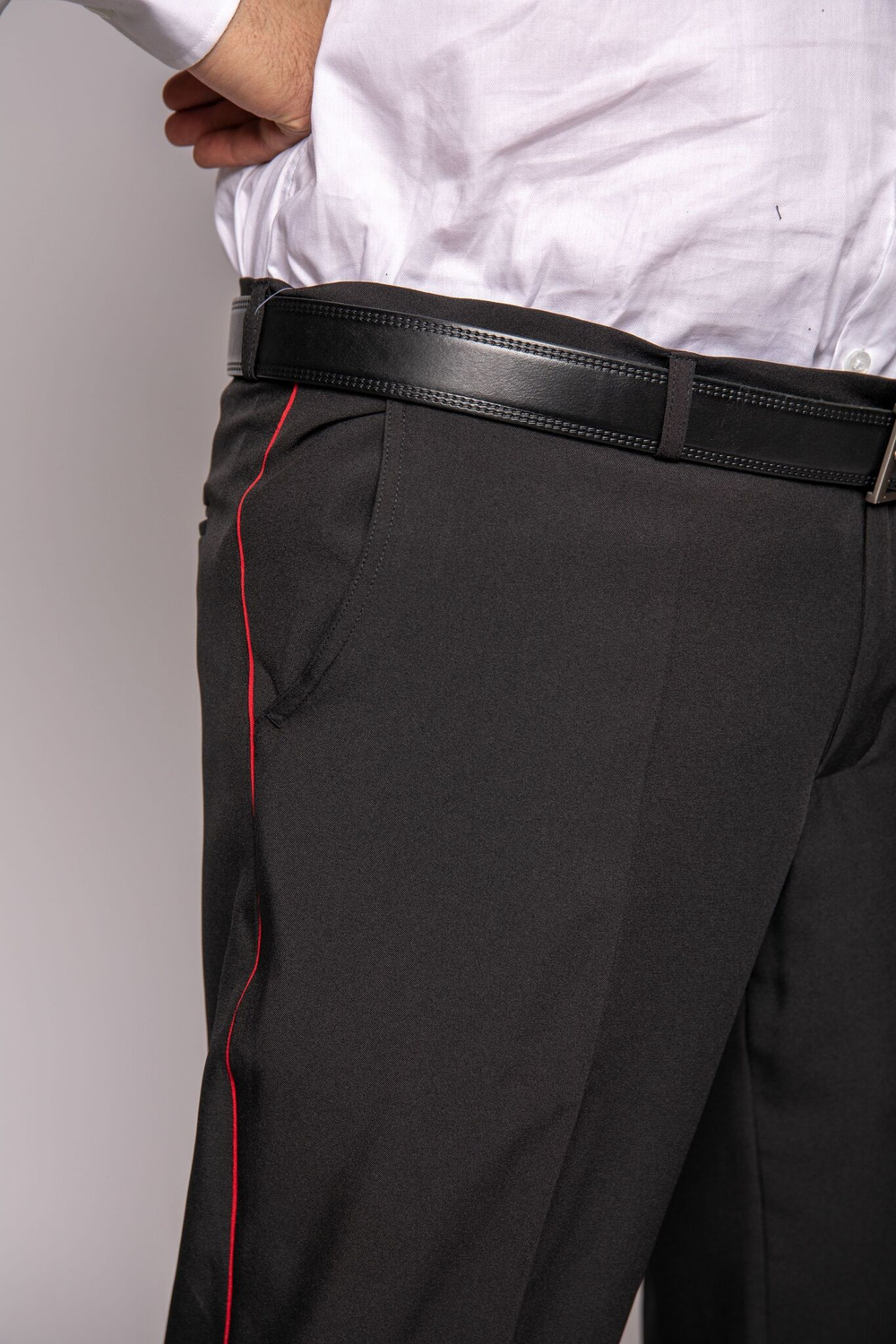 Брюки форменные казачьи чёрные с красными лампасами 42 размер XS 158 164