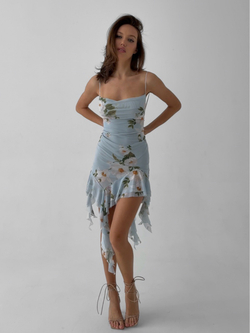 Платье короткое, на тонких бретелях, с воланами, с цветочным принтом