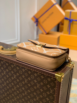 Louis Vuitton Pochette Metis