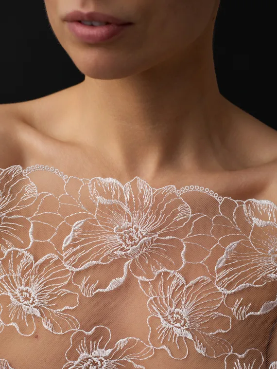 05-172 Вышивка на неэл. сетке 25 см, телесный/айвори 004