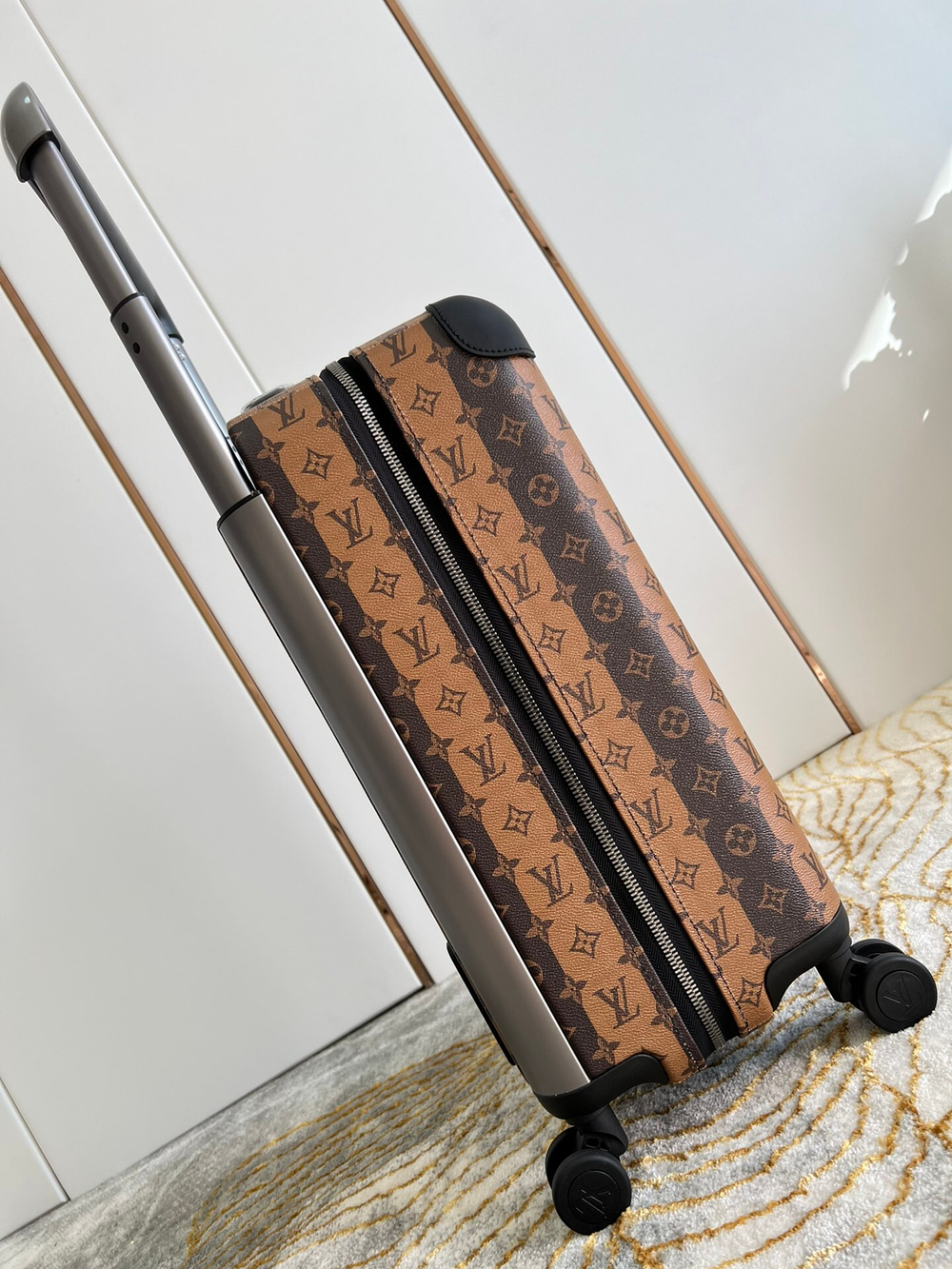 Louis Vuitton Horizon 55