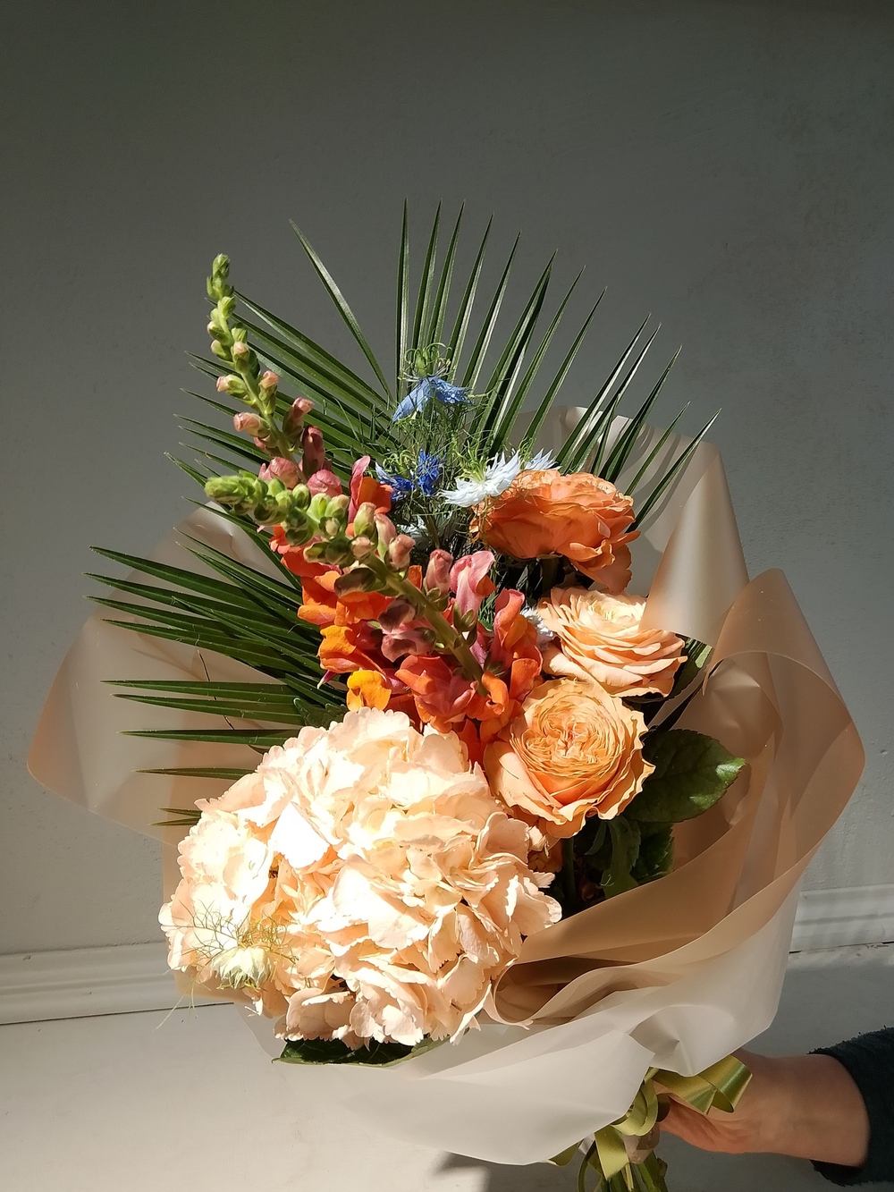 Летний солнечный букет с танацетумом и ароматными пионами Сара Бернард (С0034)