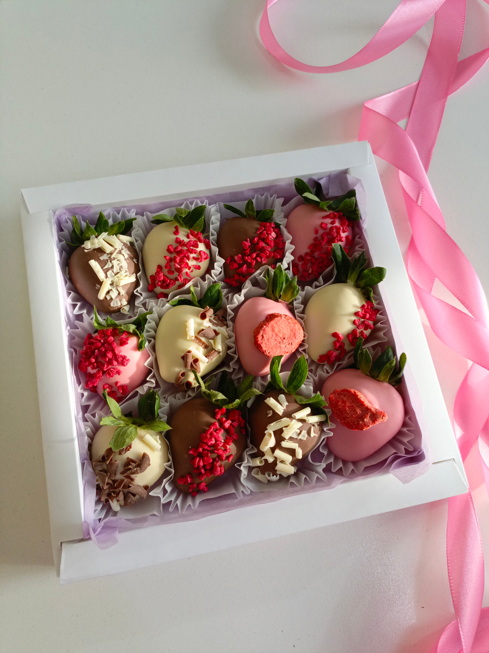 Клубника в шоколаде " Шоколадное ассорти"