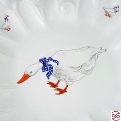 Блюдо фигурное круглое Queen's Crown Гуси 35 см