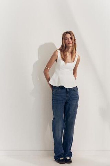 ZARA ТОП ИЗ ЭЛАСТИЧНОЙ ТКАНИ С БАСКОЙ, БЕЛЫЙ