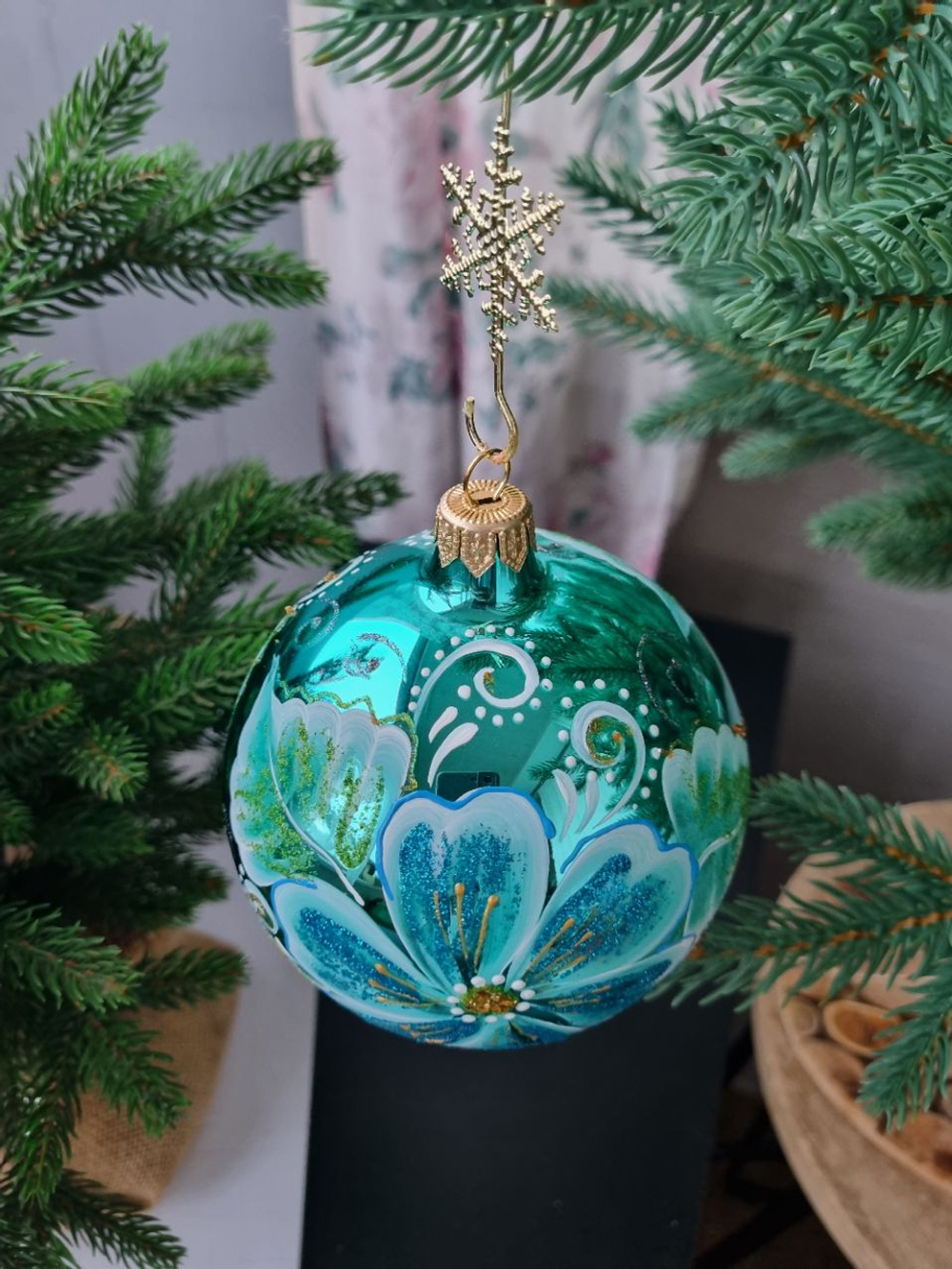 Шар стеклянный "изумрудные цветы" ручная работа