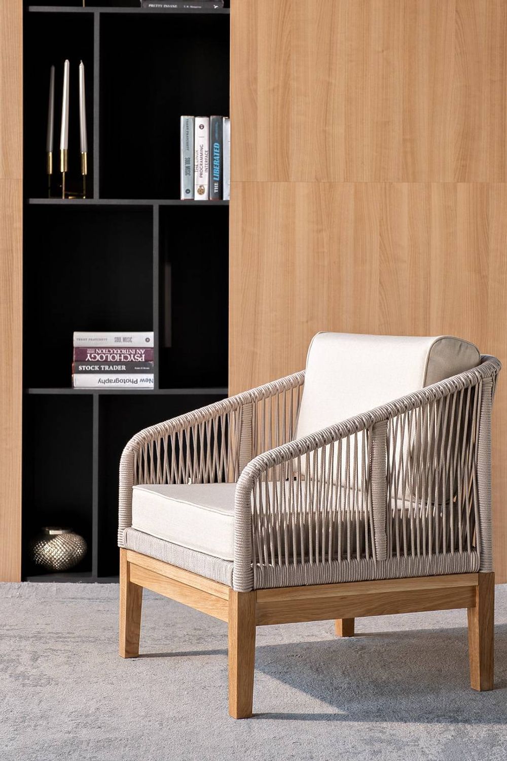 "Канны" кресло плетеное из роупа, основание дуб, роуп бежевый круглый, ткань бежевая 052