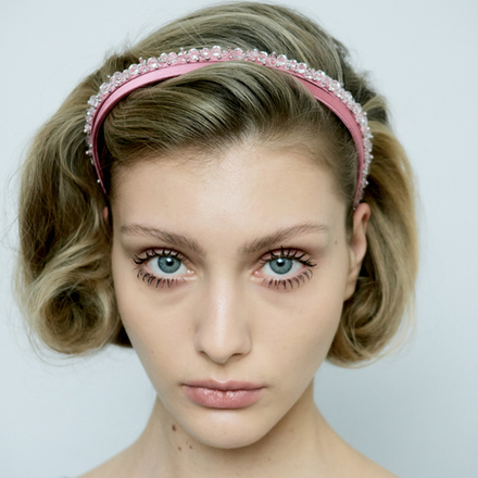 Ободок розовый со стеклянными бусинами