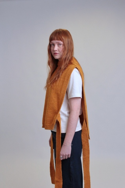 Манишка из шерсти оранжевая