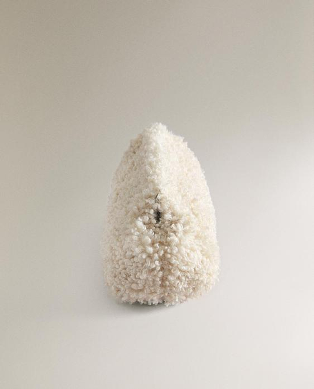 ZARA HOME КОСМЕТИЧКА СРЕДНЕГО РАЗМЕРА ИЗ ИСКУССТВЕННОГО МЕХА, ЭКРЮ