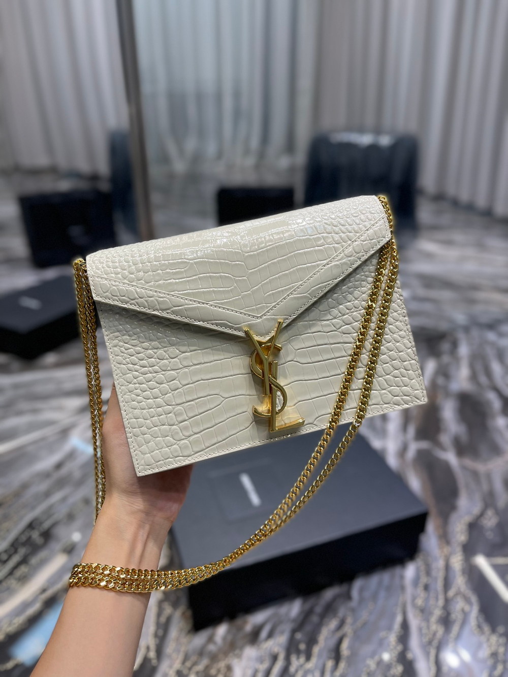 YSL Cassandra Medium 22 cm