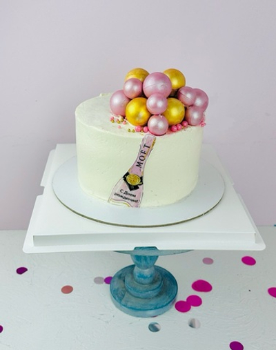 Торт-шампанское с шоколадными шарами